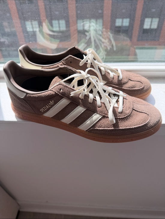adidas Shoes - LIKE NEW adidas spezial sneakers